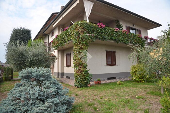 Casa con 5 locali in vendita in Via della Costituente, Castelli Calepio