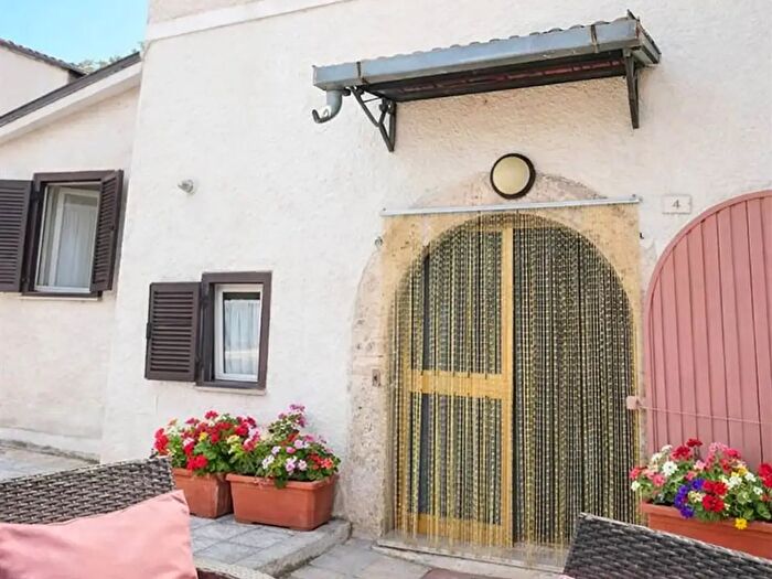 Casa quadrilocale in vendita in Largo Cantalupo, Scurcola Marsicana