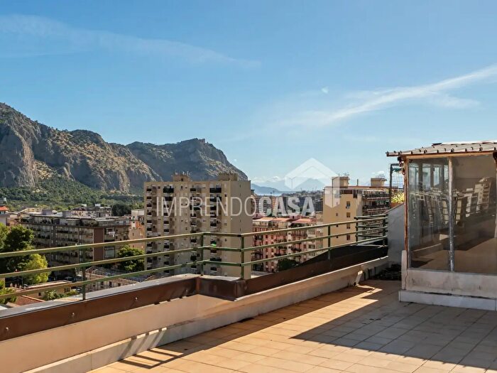 Appartamento con 5 locali in vendita in Viale Strasburgo, Palermo