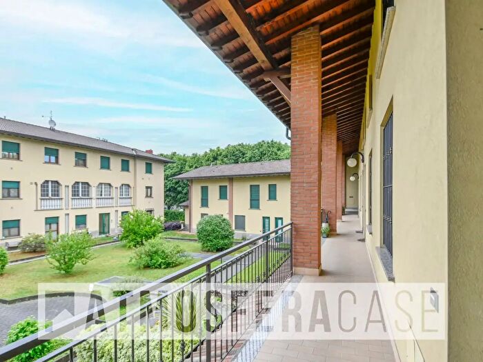 Appartamento trilocale in vendita in Via Circonvallazione, Cologno Al Serio