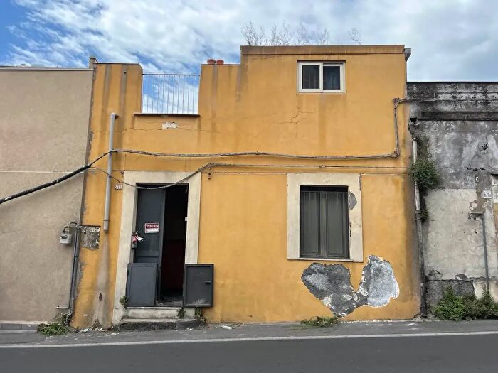 Appartamento trilocale in vendita in Via Palermo, Catania