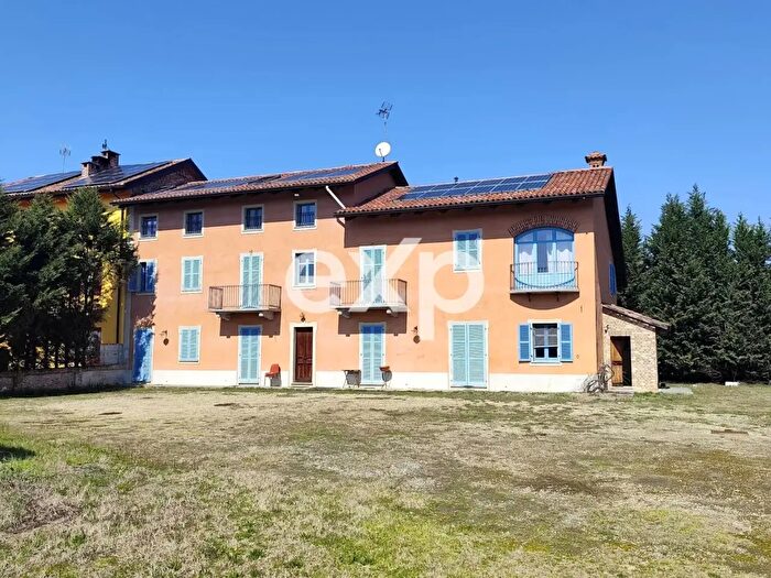 Casa con 10 locali in vendita in Villafranca DAsti