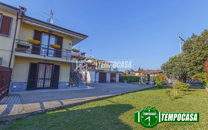 Casa con 6 locali in vendita in Via E Curiel, Cava Manara