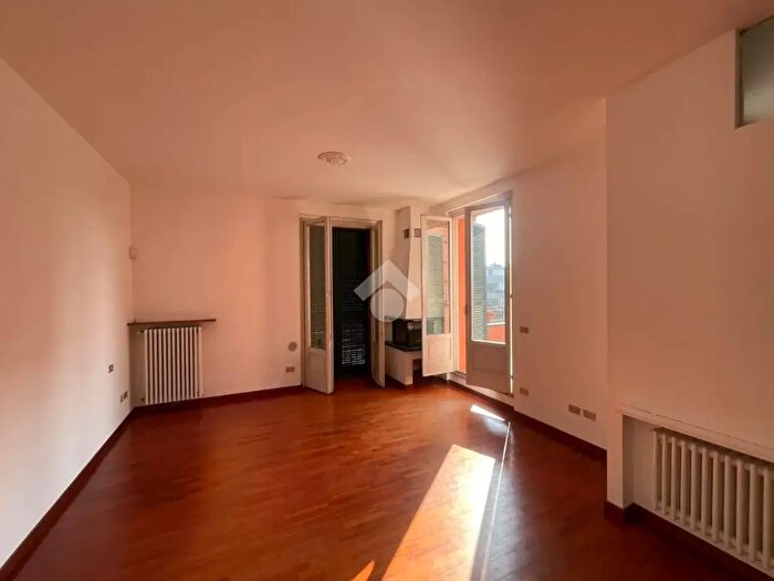 Appartamento trilocale in affitto in Via Correggio, Monza