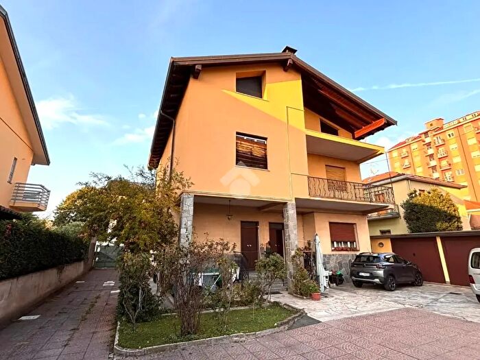 Appartamento con 6 locali in vendita in Via Torino, Rho