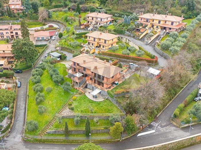 Casa con 6 locali in vendita in Via Formello, Monte Porzio Catone