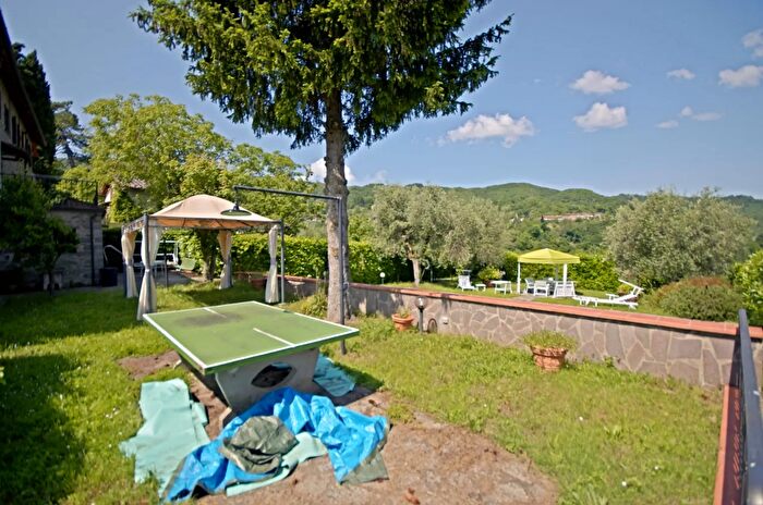 Casa con 12 locali in vendita in Via Gini Capponi, Greve In Chianti