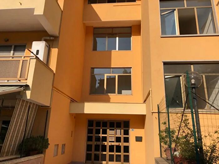 Appartamento trilocale in vendita in Via Cimbri, Castrolibero