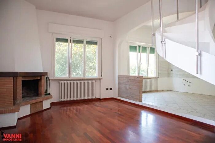 Appartamento con 5 locali in vendita in Via Alessandro Manzoni, Cecina