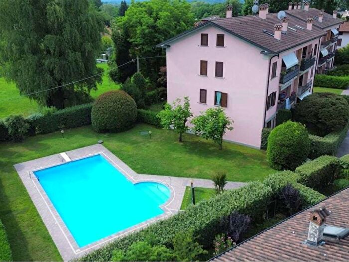 Appartamento quadrilocale in vendita in Via Crocera, Lisanza, Sesto Calende