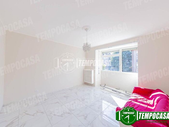 Appartamento trilocale in affitto in Via Giacomo Quarenghi, Gallaratese, Milano
