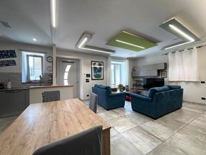 Casa con 5 locali in vendita in Via Aloi, Canale