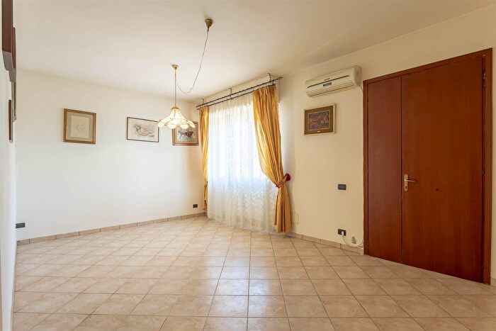 Appartamento trilocale in vendita in Via nella Borchi, Carmignano