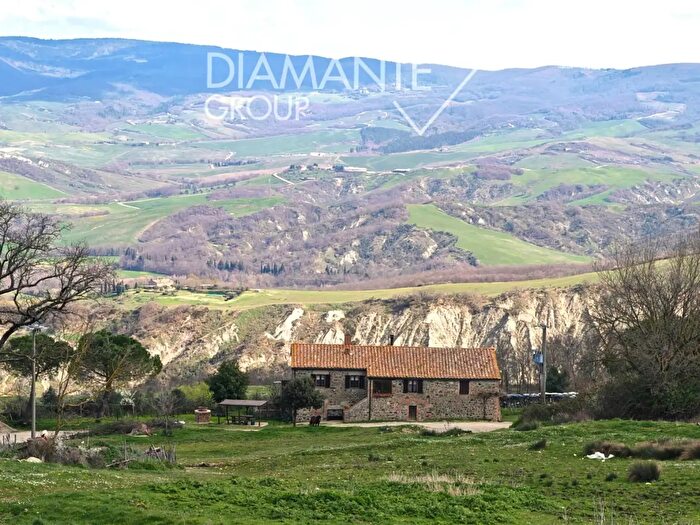 Casa con 5 locali in vendita in Radicofani