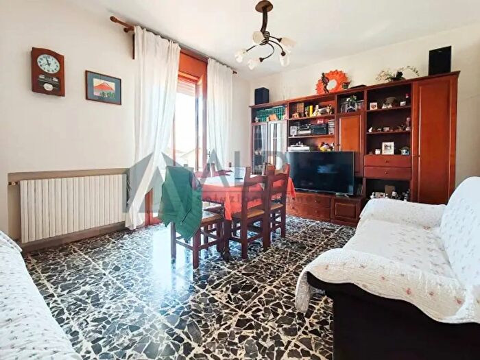 Appartamento trilocale in vendita in Via Roma, Savignano Sul Rubicone