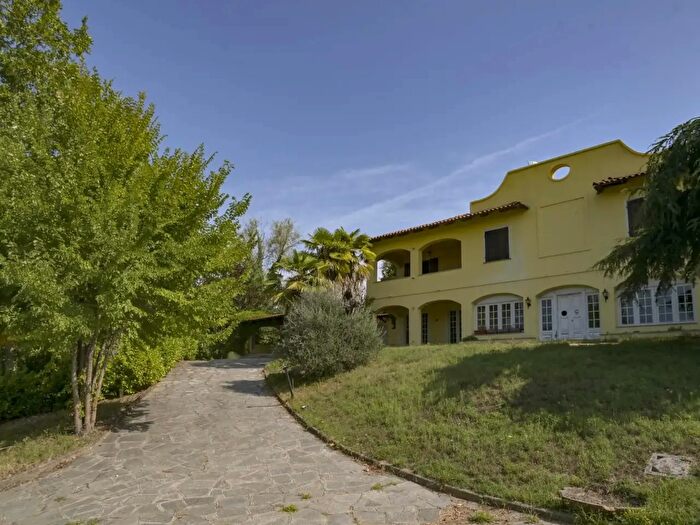 Casa con 8 locali in vendita in Frazione Virani, Monteu Roero