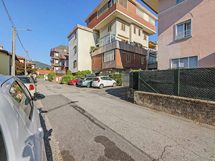 Appartamento trilocale in vendita in Via Giordano, Luino