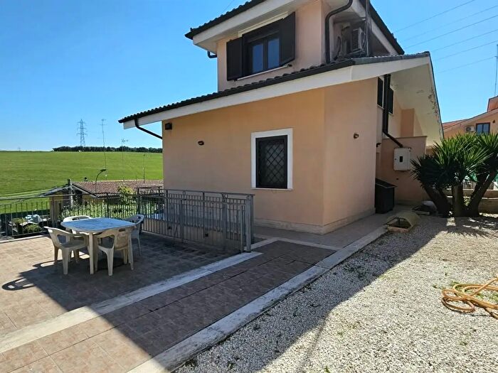 Casa quadrilocale in vendita in Via Francesco Borromini, Guidonia Montecelio