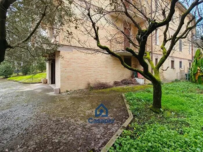 Casa con 6 locali in vendita in Via Francesco Mancini, Macerata