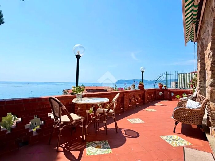 Appartamento bilocale in vendita in Str Romana Santa Croce, Alassio
