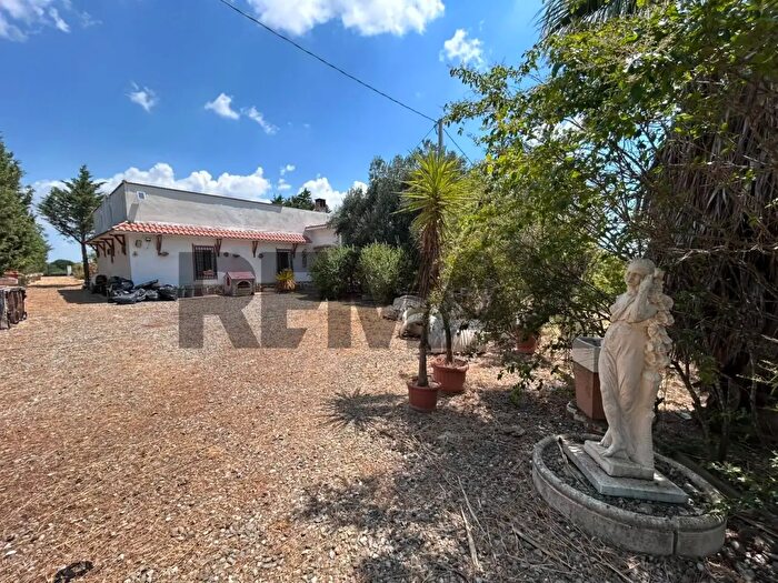 Casa con 8 locali in vendita in Contrada Rullo Snc, Pisticci