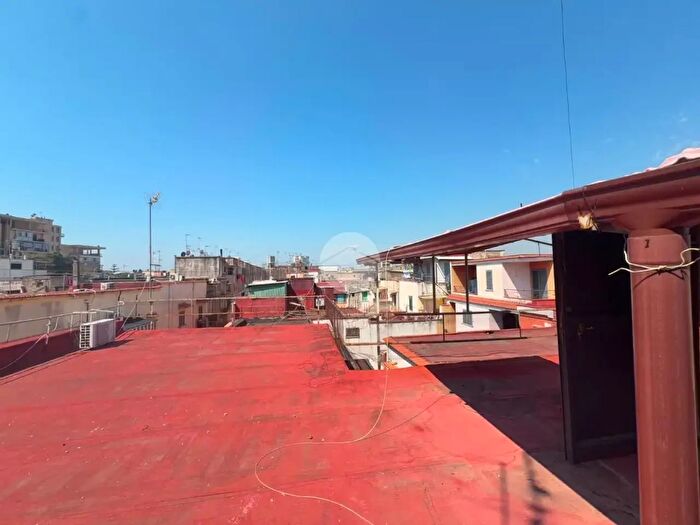 Appartamento trilocale in vendita in Via Luigi Crisconio, Napoli