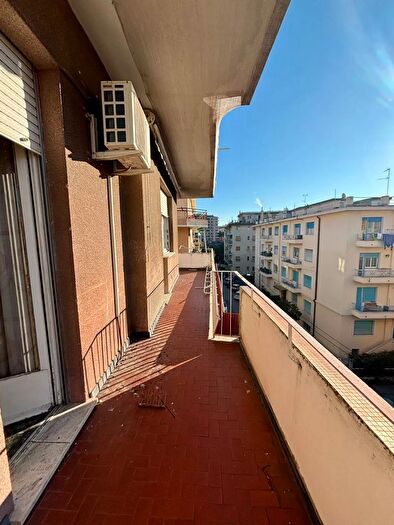 Appartamento quadrilocale in vendita in Viale Villini Rollino, Genova