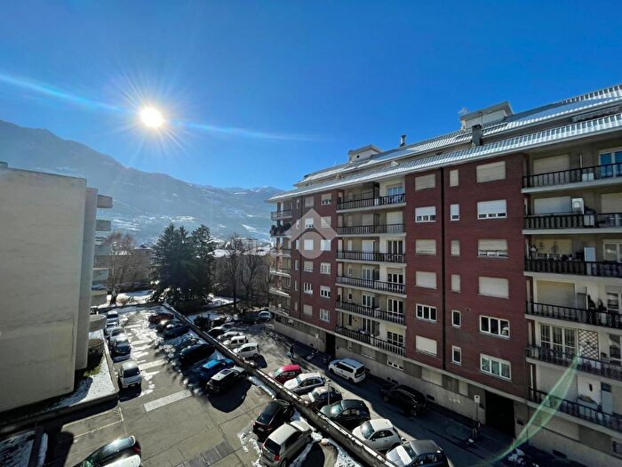 Appartamento quadrilocale in vendita in Via F Chabod, Aosta