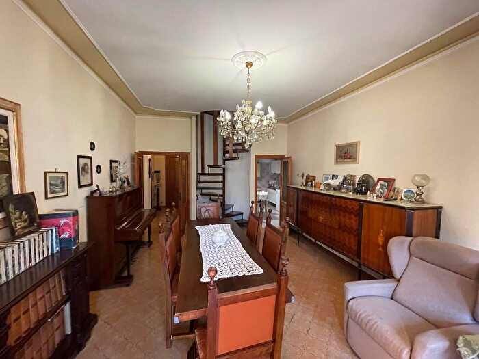 Appartamento con 8 locali in vendita in Siena