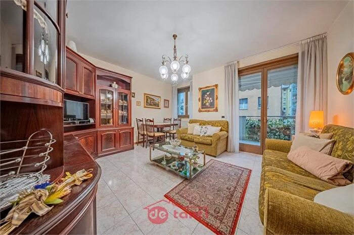 Appartamento con 5 locali in vendita in Via Visciastro Sondrio So, Sondrio