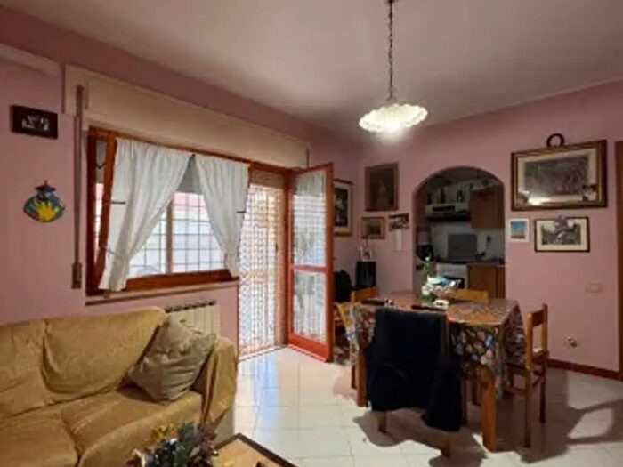 Appartamento trilocale in vendita in Via San Giacomo, Nettuno