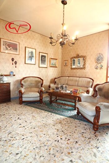 Appartamento con 6 locali in vendita in Via Fratelli Cervi, Montevarchi