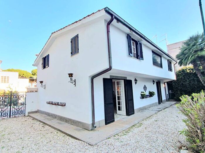 Casa con 6 locali in affitto in Via Antonio Gramsci, Centro, Santa Marinella