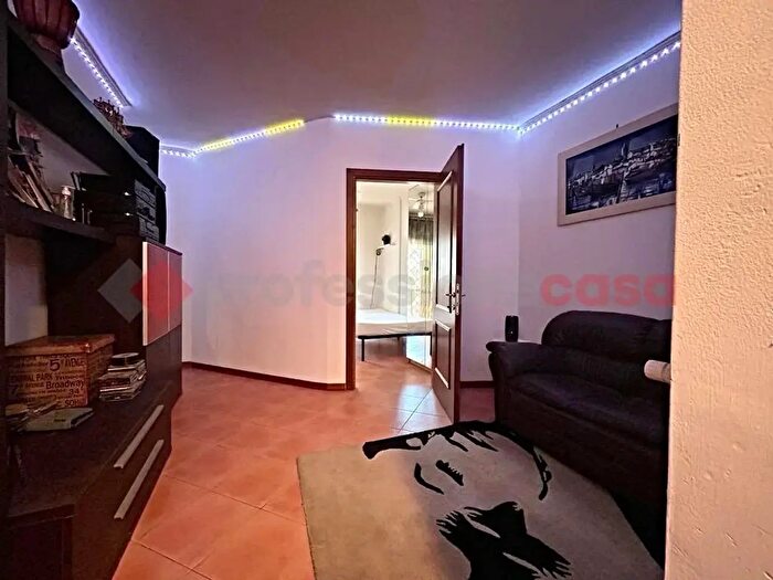 Appartamento trilocale in vendita in Via Umberto Puppini, Roma