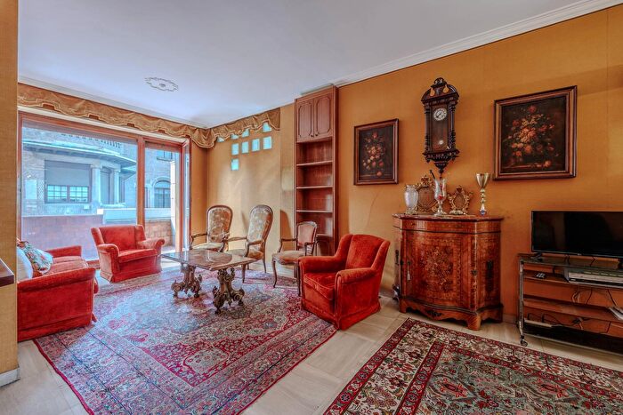 Appartamento con 5 locali in vendita in Via Valeggio, Torino