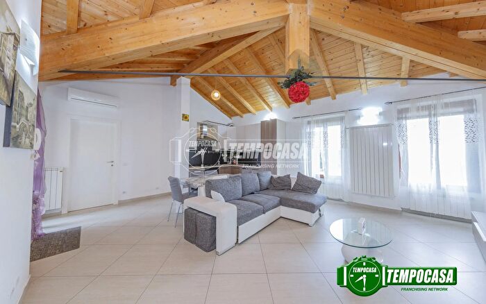 Casa trilocale in vendita in Via Vesuvio, Casarile