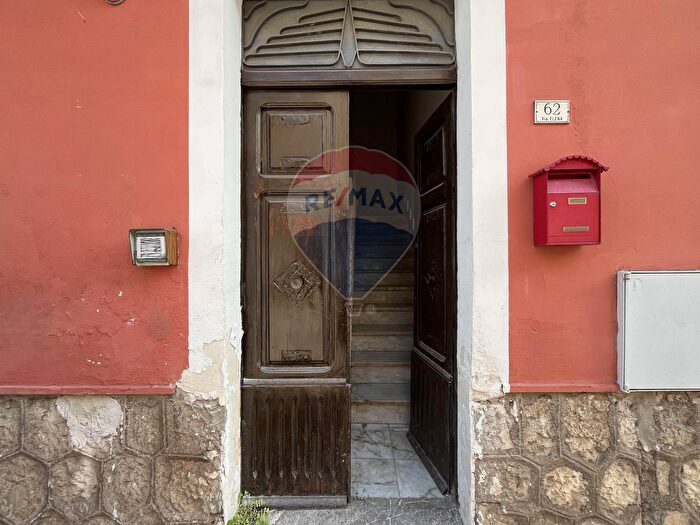 Casa con 7 locali in vendita in Via Elena, Mondragone