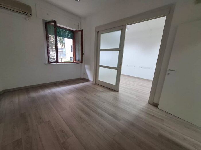 Appartamento quadrilocale in affitto in Viale di Augusto, Fuorigrotta, Napoli