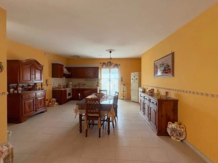 Appartamento trilocale in vendita in Via Gennaro Parisi, Arzano