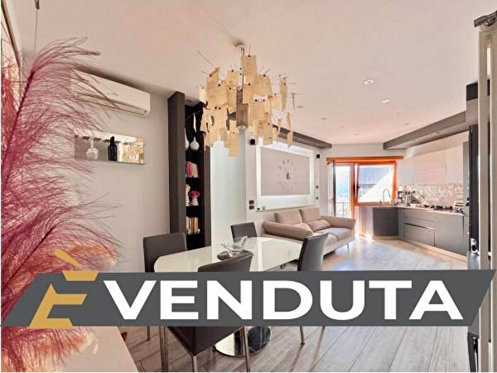 Appartamento trilocale in vendita in Via Francesco Cilea, Napoli