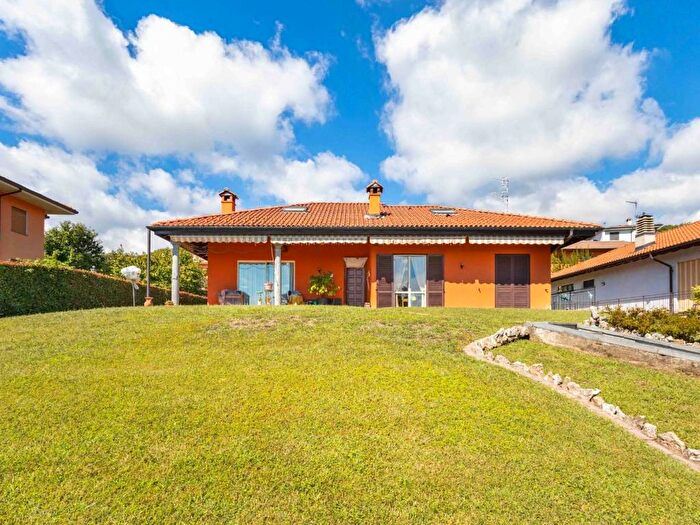 Casa con 6 locali in vendita in Via Trieste, Arizzano