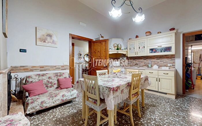 Casa con 7 locali in vendita in Monopoli