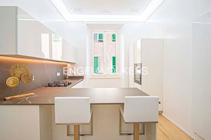 Appartamento trilocale in vendita in Viale Francesco Tappani, Chiavari