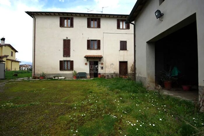 Casa con 12 locali in vendita in Sansepolcro