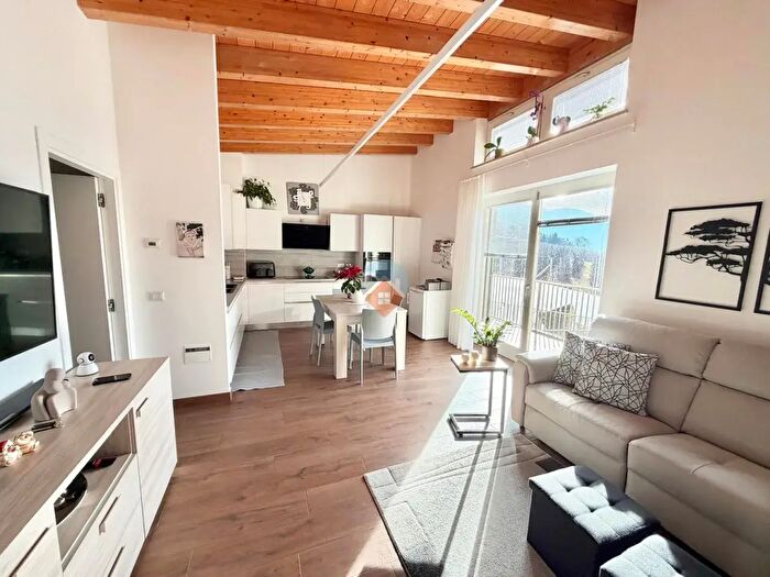 Appartamento con 5 locali in vendita in Via di Priana, Predaia