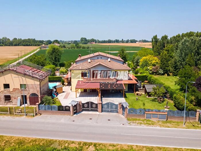 Casa con 5 locali in vendita in Via Bondenese, Cento