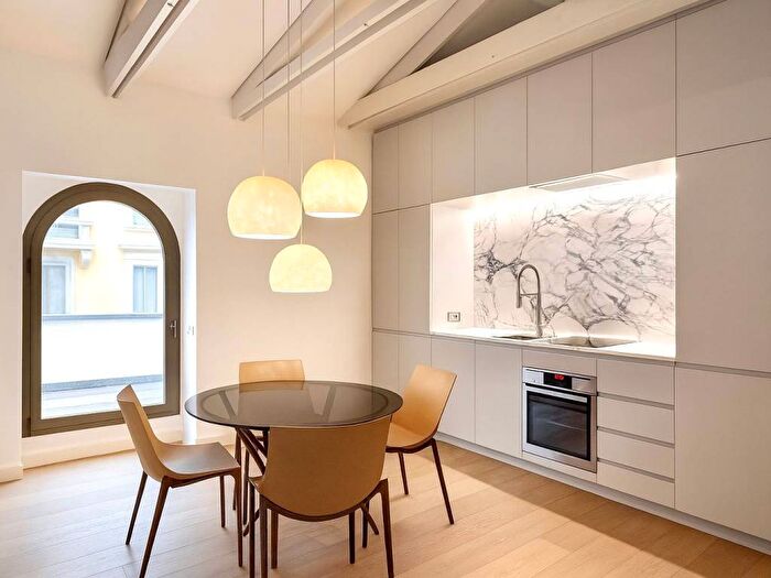 Appartamento quadrilocale in affitto in Via Mauro Macchi, Centrale, Milano