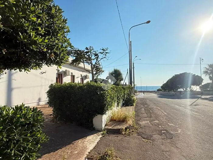 Casa quadrilocale in vendita in Via Enrico Dandolo, Racale