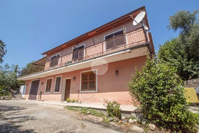 Casa con 6 locali in vendita in Str Colli del Fontanile, Palombara Sabina