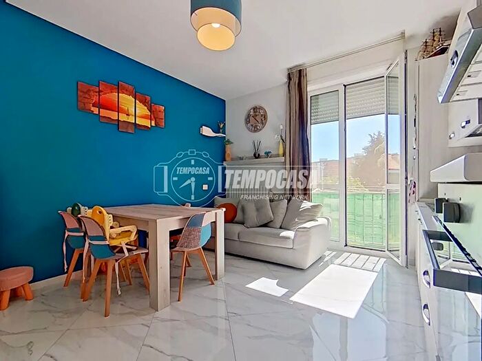 Appartamento trilocale in vendita in Via Petrarca F, Lissone